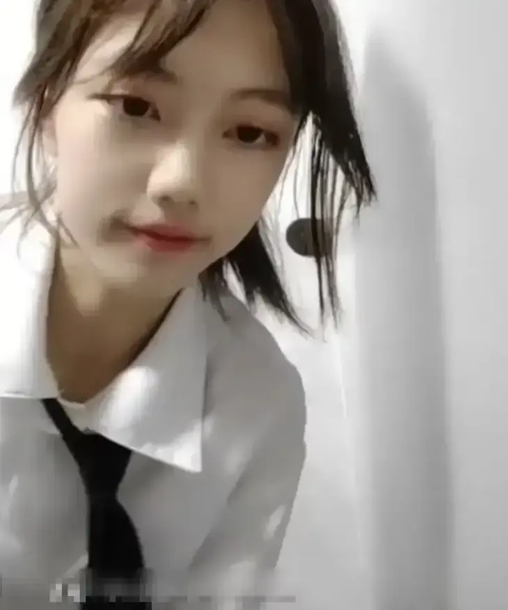 贺子涵直播意外事件真实记录-妈妈突袭引发贺子涵全程高能反转-完整版贺子涵云端极速共享-纯净视听沉浸式观看体验