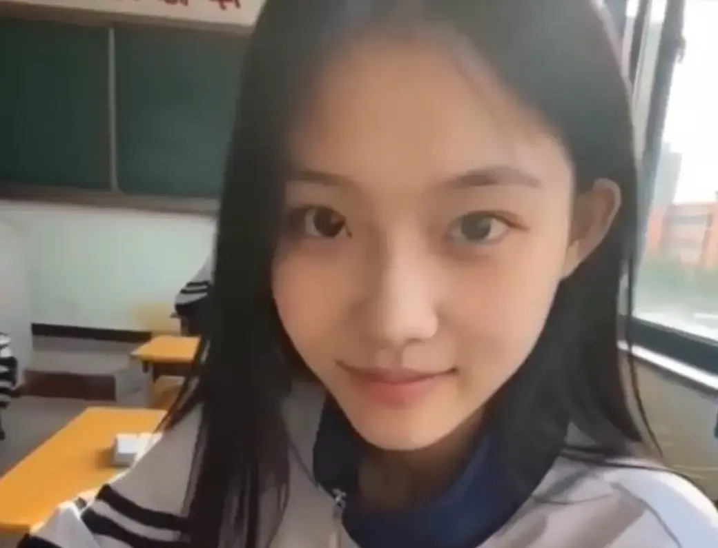 我的十八岁女友无删减版在线播放 4K蓝光画质全集免费观看_我的十八岁女友高甜治愈结局太甜追完想谈恋爱_黄果AI短剧星空影院热播推荐